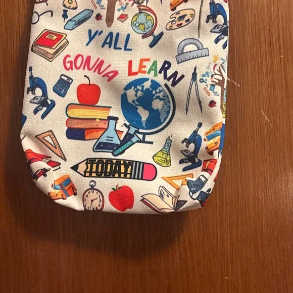 White 'Y'All Gonna Learn' Educational Print Crossbody Bag - Picture 13 of 15